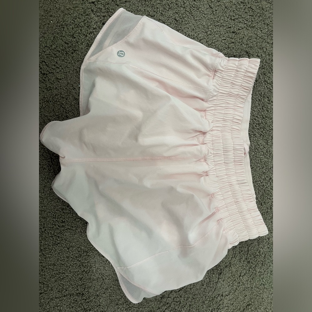 Lululemon hotty hot high rise 2.5” strawberry milkshake size 4